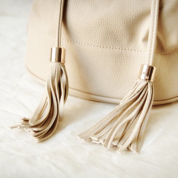 Cream Bucket Bag Backpack - Picture 2 of 6